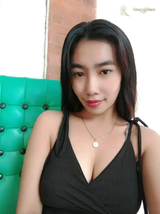 Another photo of Ara Queen