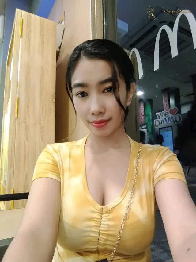 Another photo of Ara Queen