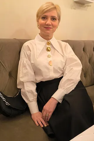ELENA, 52