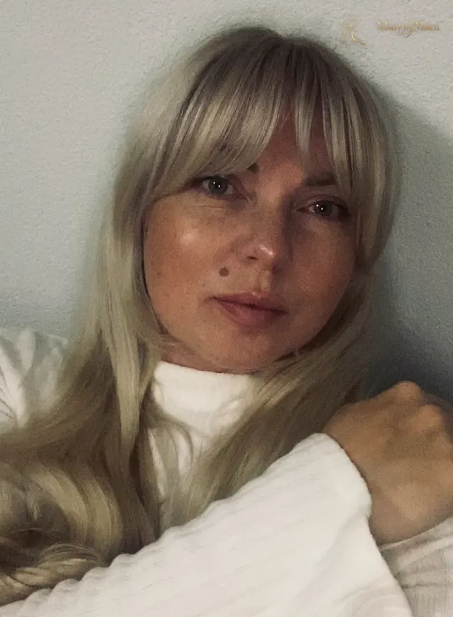 Maria, 43