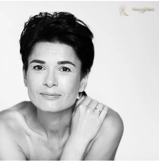 Anna, 55