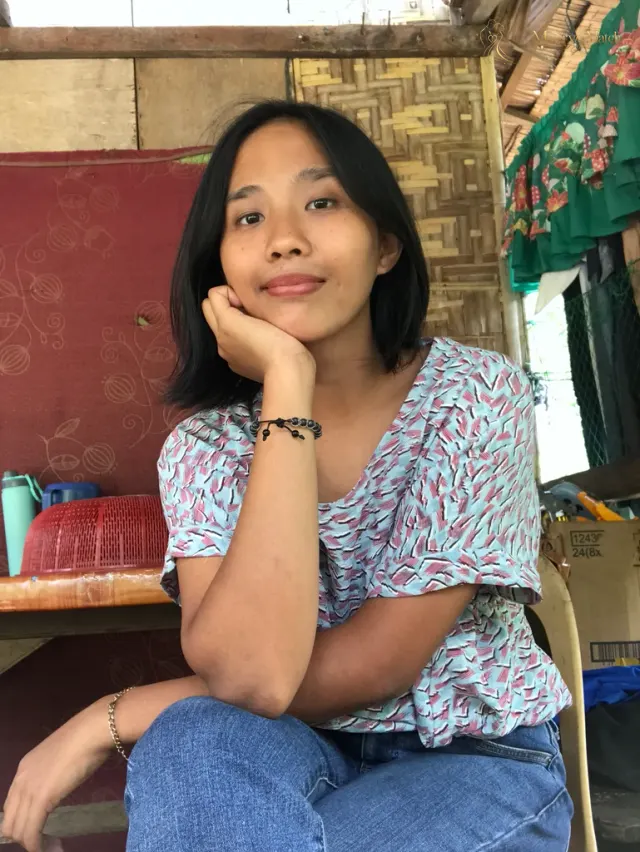 Angela, 22