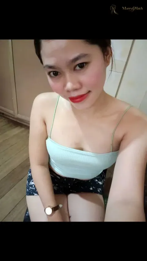 Lynne, 28