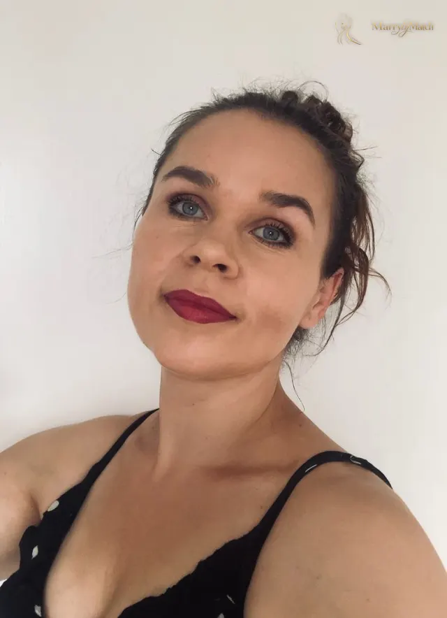 Oksana, 44