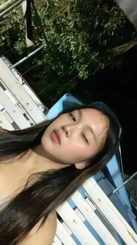 Another photo of Evelyn