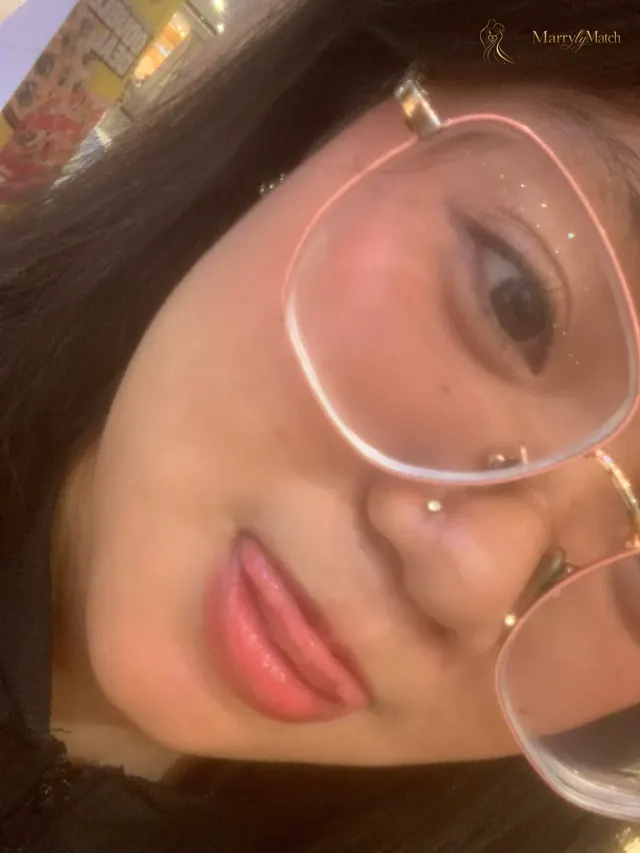 Mikaela, 18