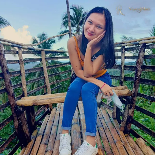 MARIE, 25