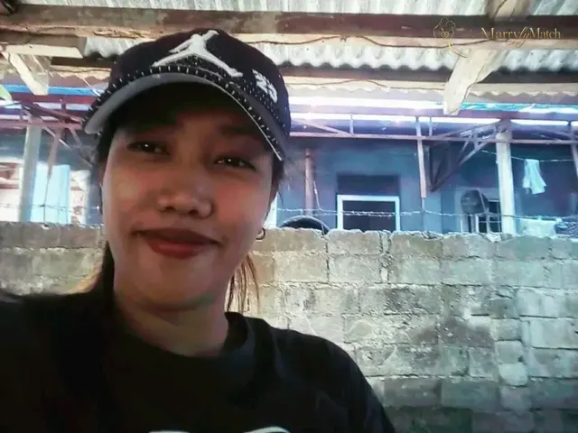 Ella, 27