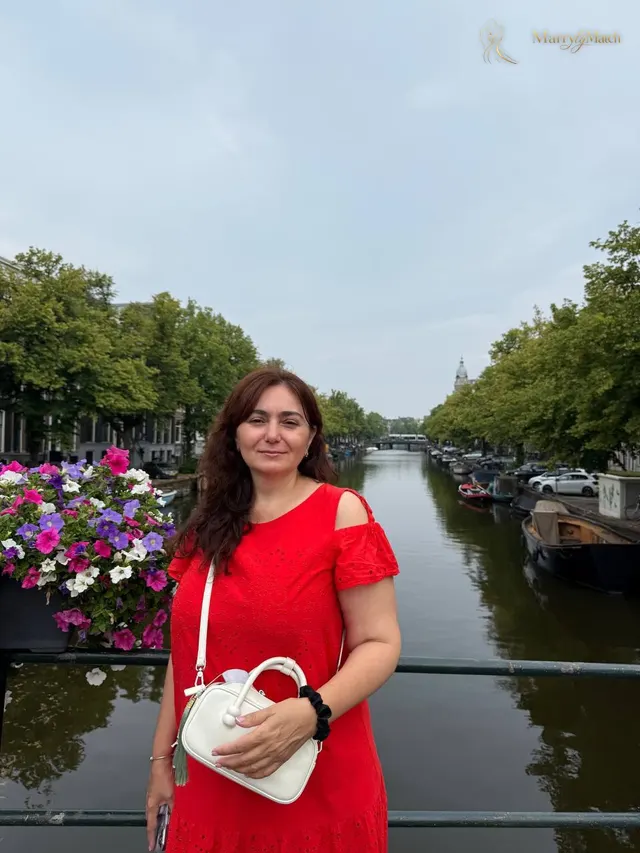 Natalia, 52