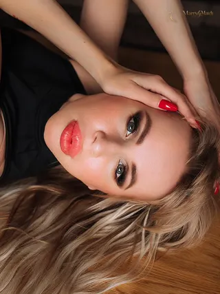 Another photo of YULIYA