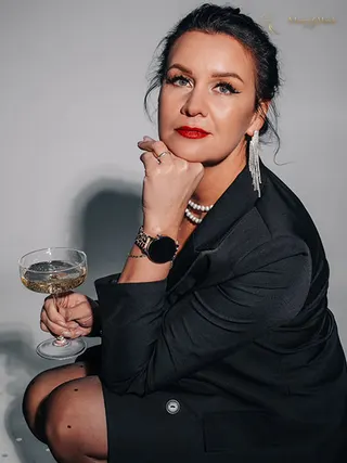 ELENA, 42