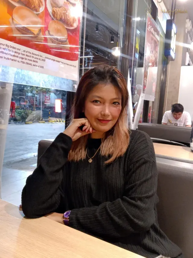 Jomina Crystal, 31