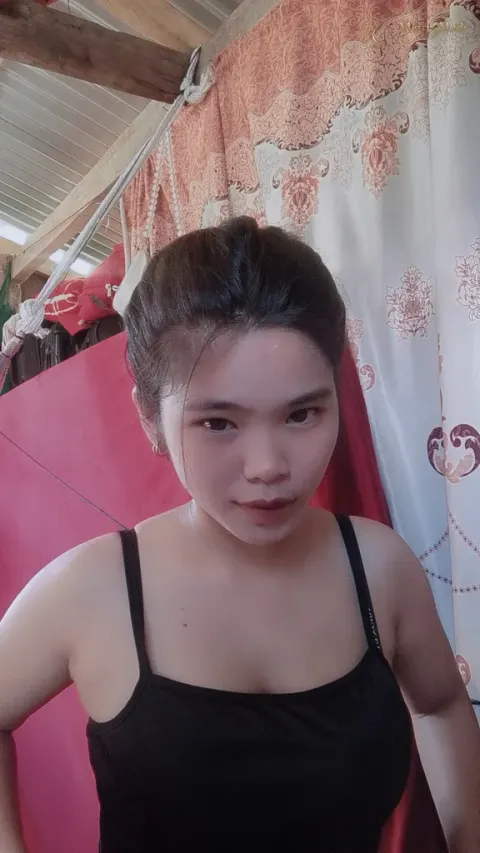 Ashley, 19