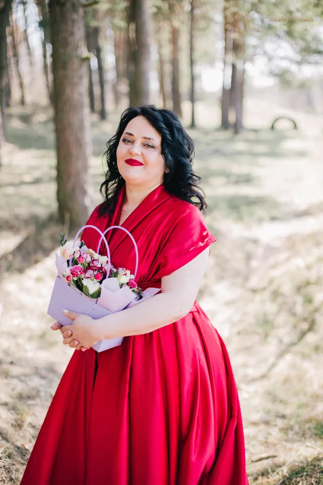 Elena, 52