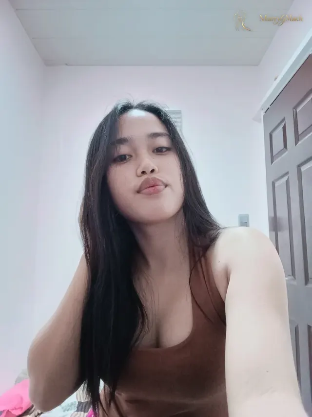 Kate, 22