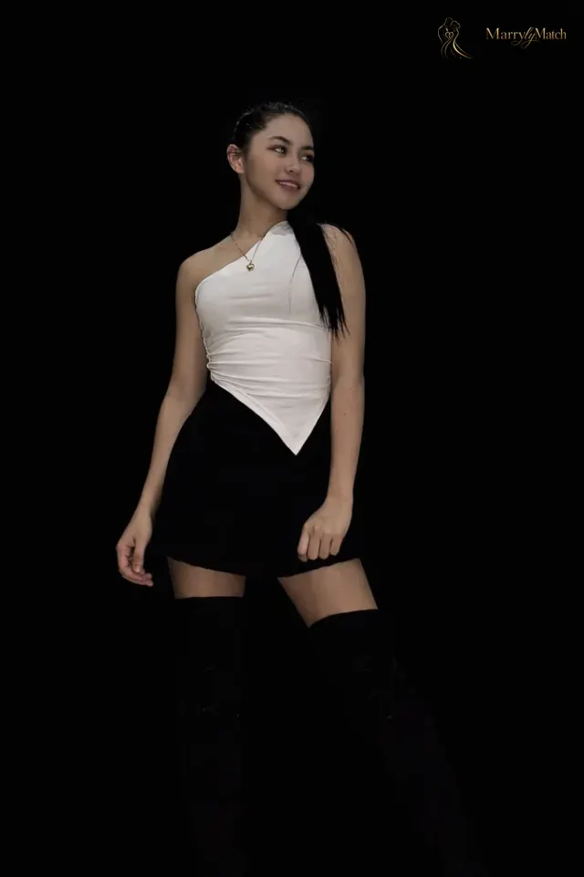 Another photo of ELAINE