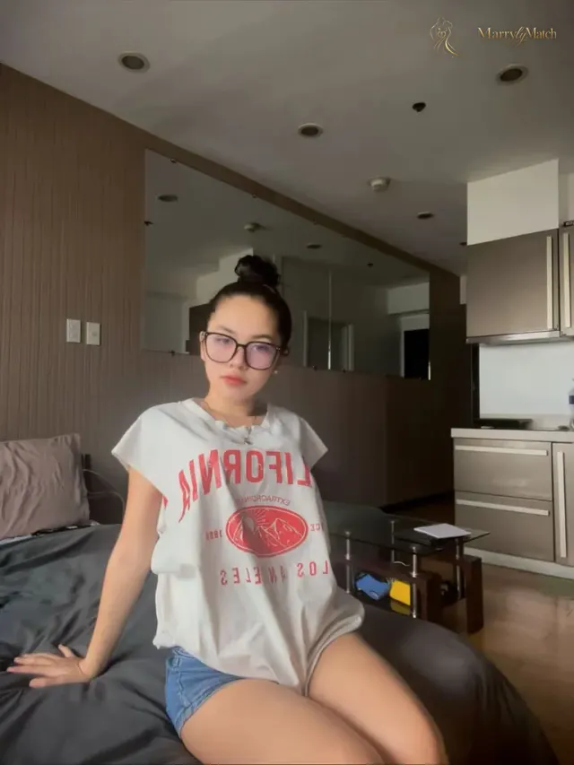 Another photo of ELAINE