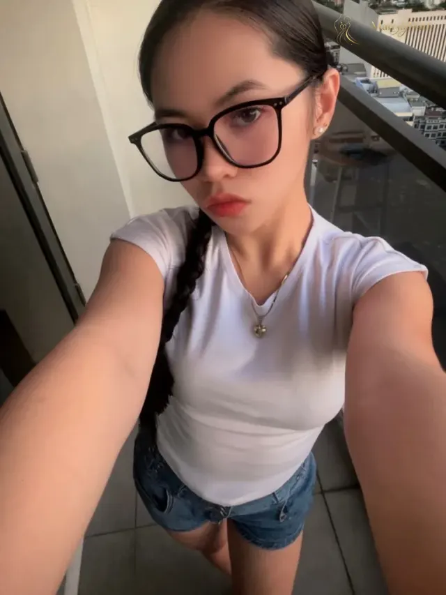 ELAINE, 23