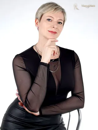 ELENA, 48