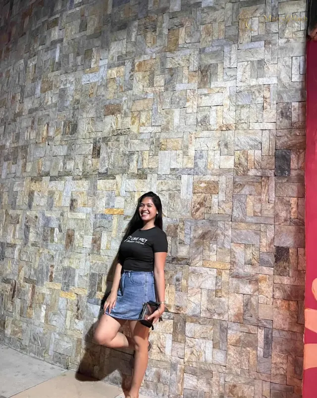 Analie, 32