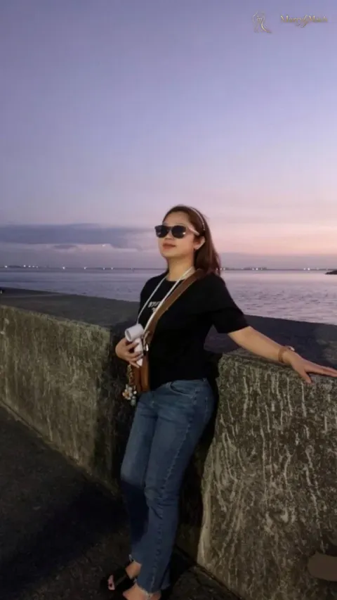 Joana, 33
