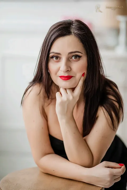 Elena, 46