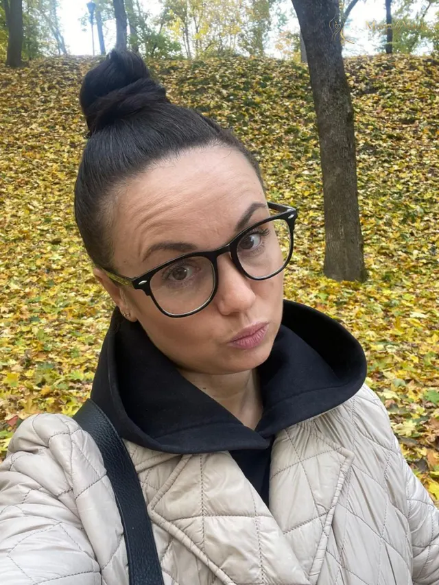Angela, 42