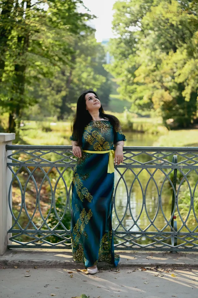 Another photo of Inna
