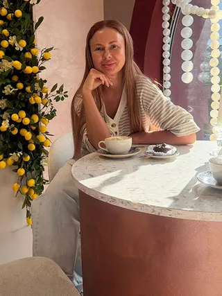 ELENA, 46