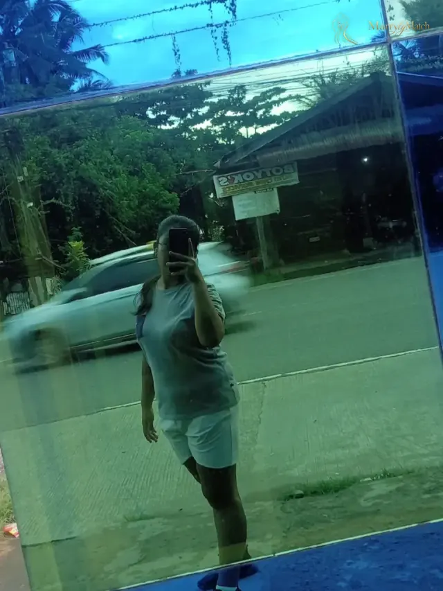 Bernadeth, 25