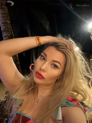 Another photo of OKSANA