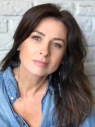 ELENA, 52