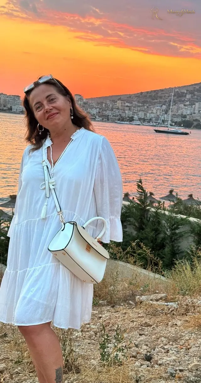 Elena, 50