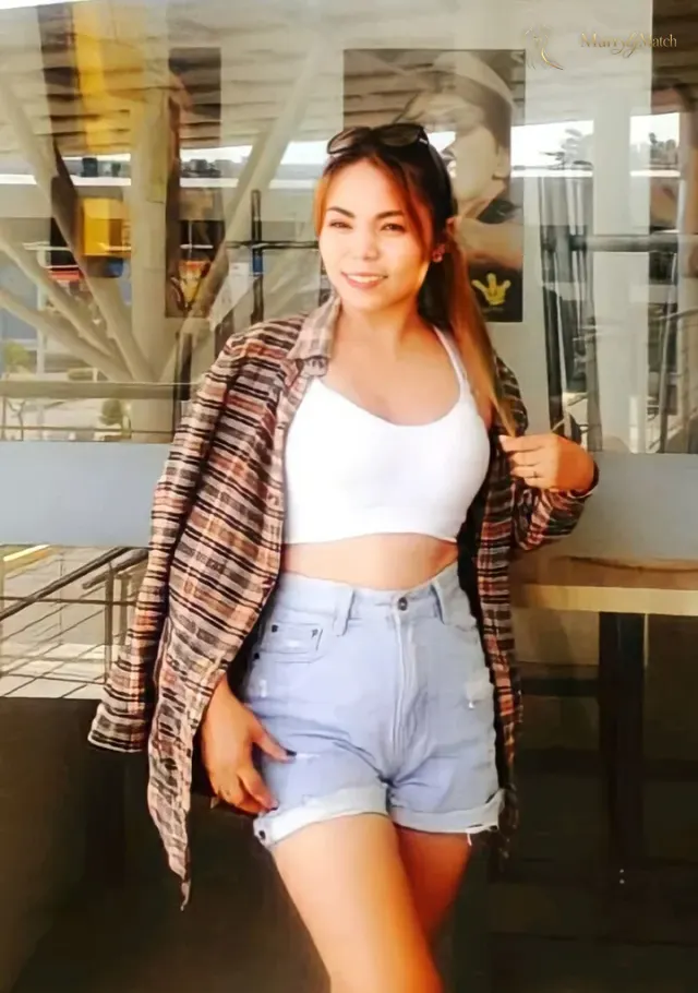 Another photo of Riza