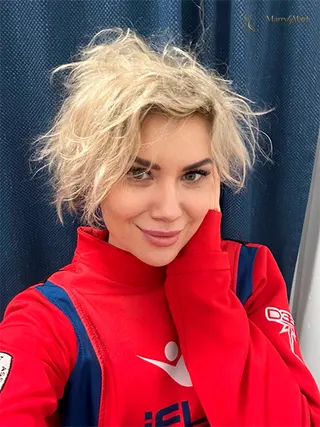 YULIYA, 42