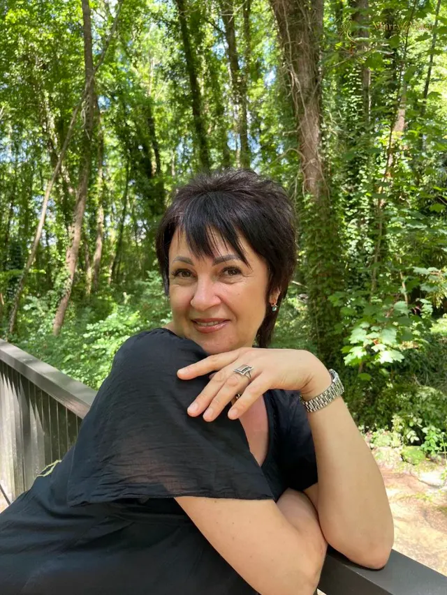Natalia, 51