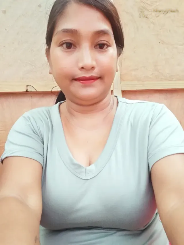 Bernadeth, 30