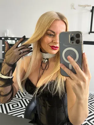 Another photo of YULIYA