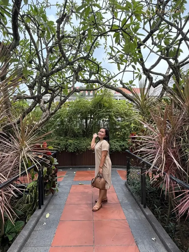 Another photo of Anj