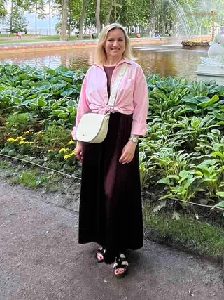 VALENTINA, 48