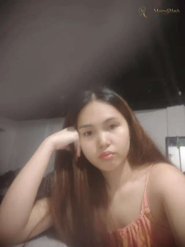 Marie, 25