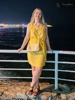 NATALYA, 44