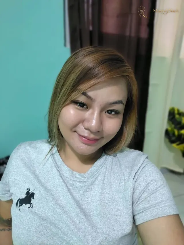 Lizzie, 33