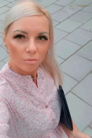 ELENA, 45