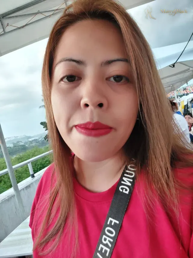 Vanessa, 34