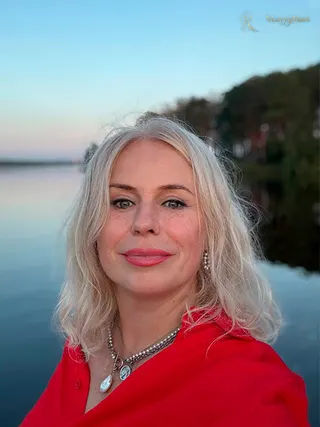 OKSANA, 55