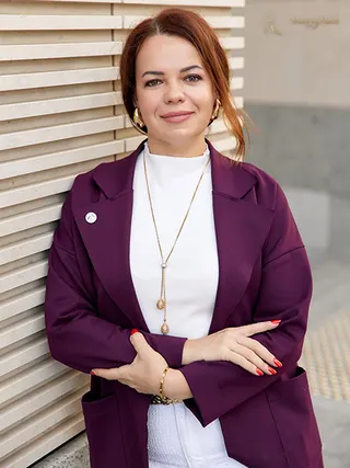 OKSANA, 48