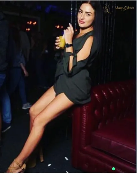 Nadia, 35