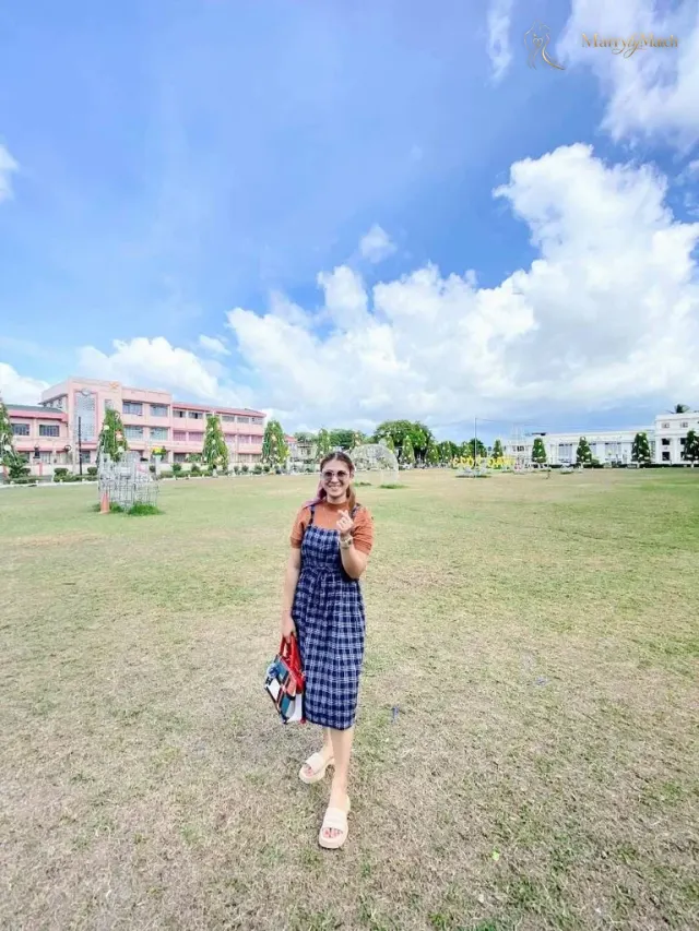 Another photo of Mhay