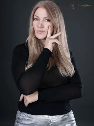OKSANA, 53